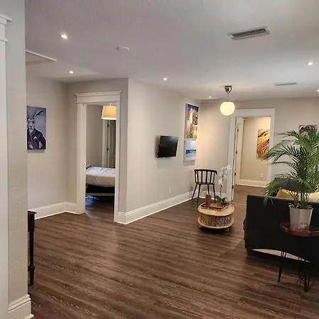Modern 3 Bed In Tampa Vila